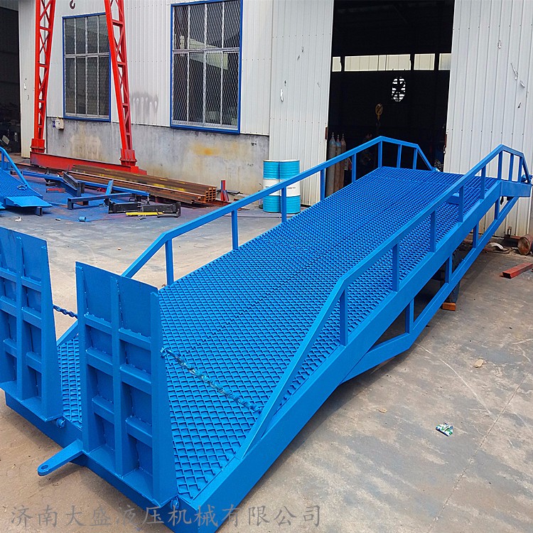 移動式登車橋.jpg 移動式登車橋.jpg