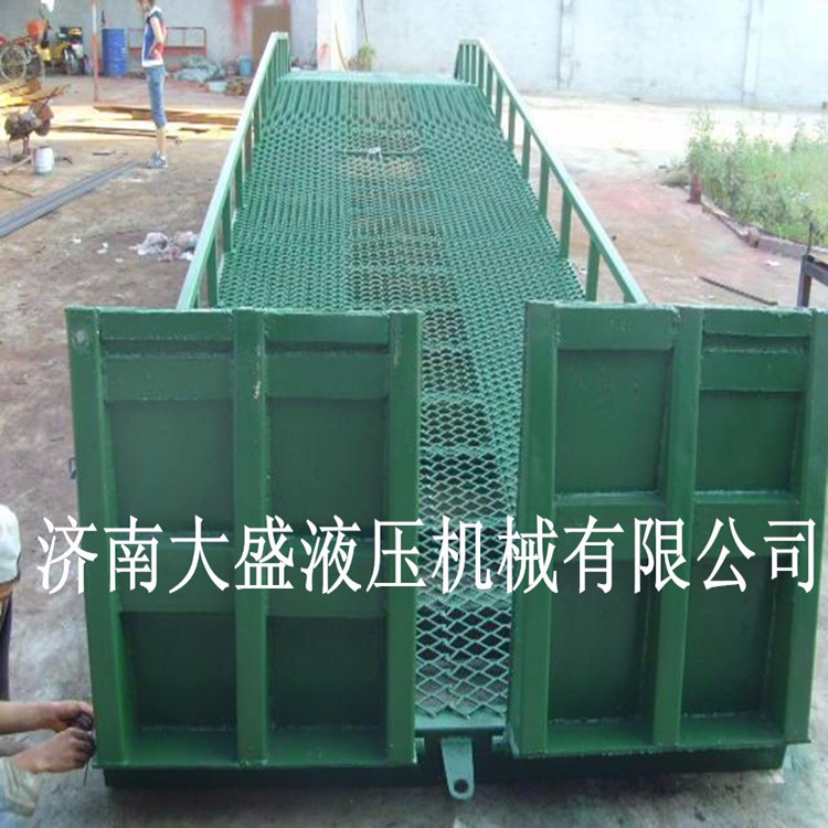 移動(dòng)式登車橋 移動(dòng)式登車橋