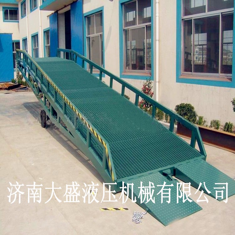 移動(dòng)式登車橋 移動(dòng)式登車橋