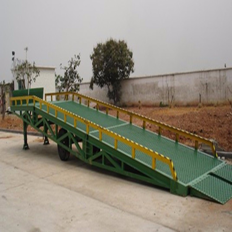 移動(dòng)式登車橋 移動(dòng)式登車橋