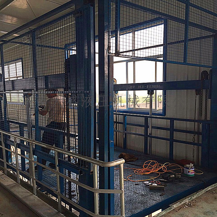 導(dǎo)軌鏈條式升降貨梯 導(dǎo)軌鏈條式升降貨梯