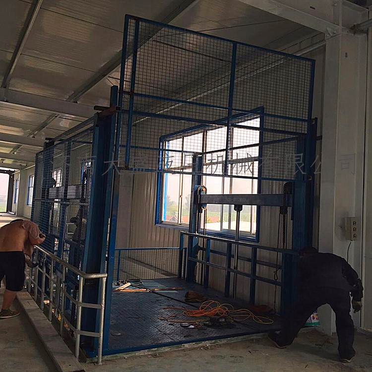 導(dǎo)軌鏈條式升降貨梯 導(dǎo)軌鏈條式升降貨梯